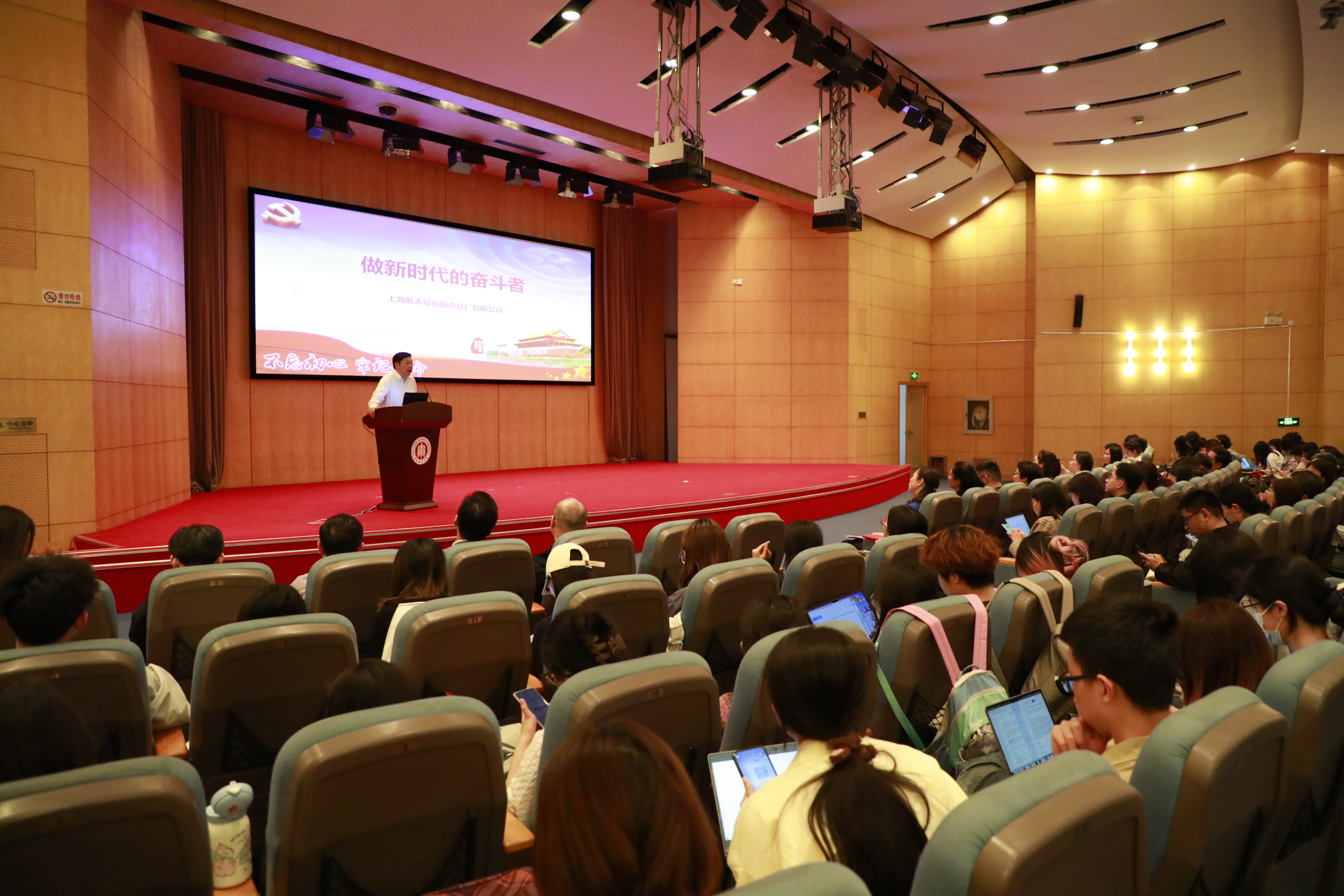 劳模远景.JPG 劳模远景.JPG